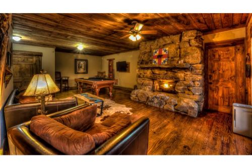 Resting Bear Retreat by Escape to Blue Ridge - main image