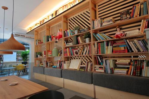 Instalaciones recreativas, H Complutum in Alcala de Henares