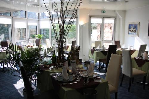 Restorāns, Logis Hotel Restaurant La Berteliere in Saint-Martin-du-Vivier