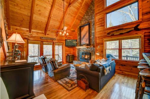 Treehouse on the Lake by Escape to Blue Ridge - image 6