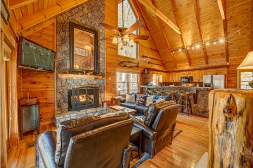 Treehouse on the Lake by Escape to Blue Ridge - image 8