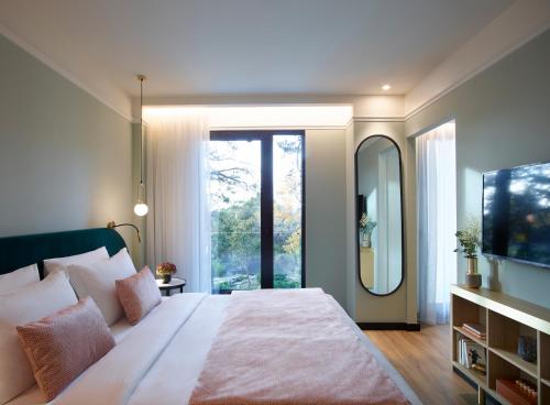 room detail thumbnail 1