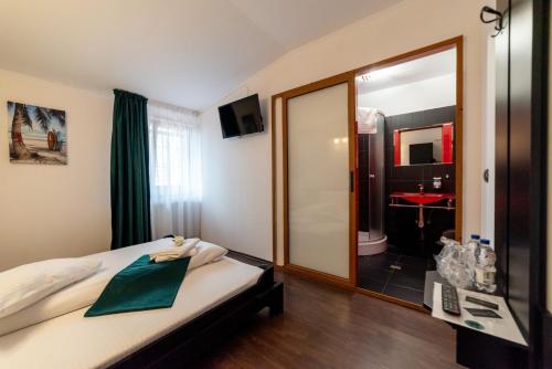 Escala Rooms