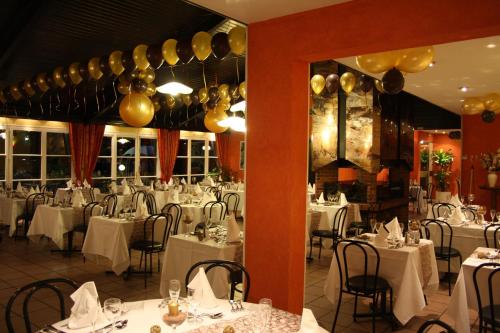Restorāns, Logis Hotel Restaurant La Berteliere in Saint-Martin-du-Vivier