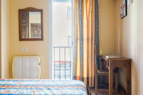 Double or Twin Room image 9