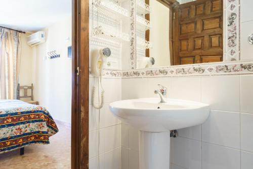 Double or Twin Room image 2