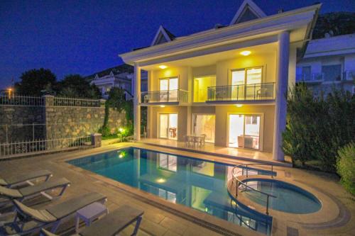 Solo Villa - Adel Villa, 4 Bedroom Private Villa at Oludeniz