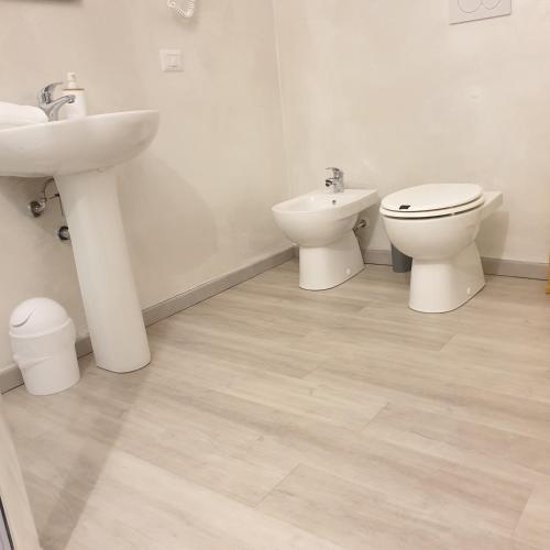 Bergamo City - Self Check-in Room Type - Double Room with Shared Bathroom