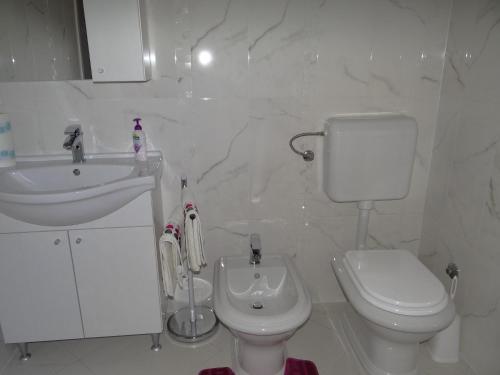Apartment Marohnić - image 12