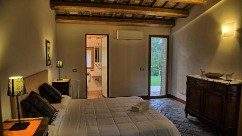 Guestroom, Villa Oleandri in Ostra
