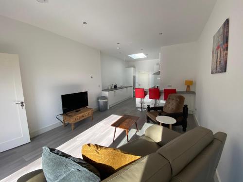 Apt 4 - Silver Spruce