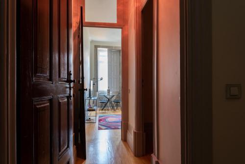 One-Bedroom Apartment with City View image 1