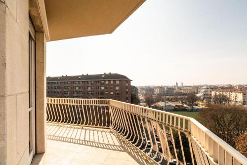 Cit Turin Elegant Flat with Panoramic Balcony