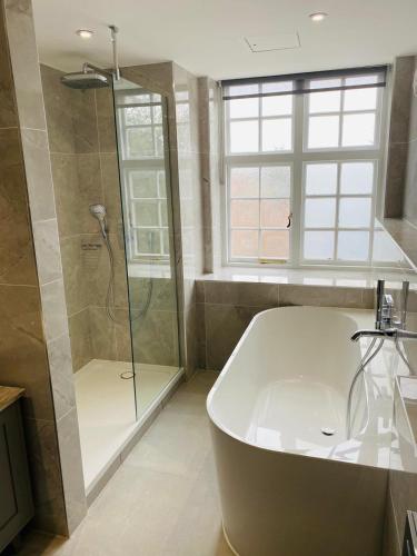 Easthampstead Park - Re opened Nov2020 after full redesign and refurbishment - image 10