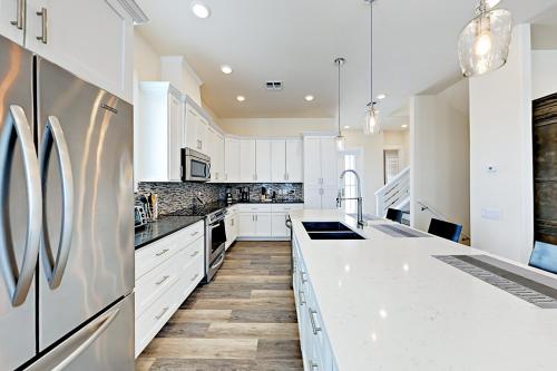 157 Sunrise Ave Home - image 3
