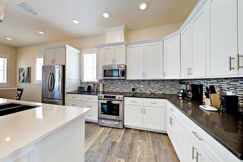 157 Sunrise Ave Home - image 5