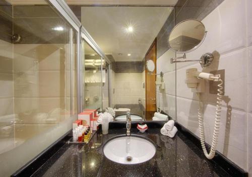 Al Safwah Royale Orchid Hotel photo 2
