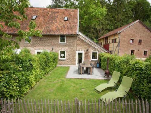 Cosy holiday homes in Slenaken South Limburg with views on the Gulp valley. - image 3