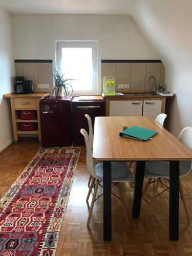 Ferieninrosengarten 1 Zi Appartement 190 cm Deckenhöhe ODER große 4 Zi DG WHG