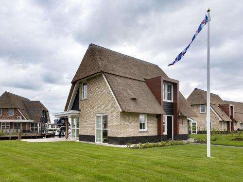 Luxury villa with a sauna, at the Tjeukemeer