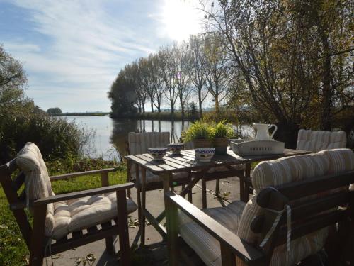 Picturesque Holiday Home in Drimmelen with Garden