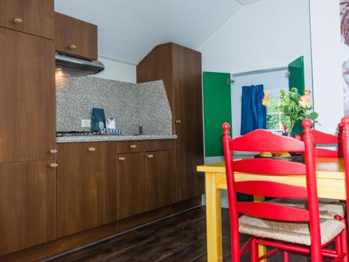 Comfy chalet with dishwasher surrounded by nature - image 3