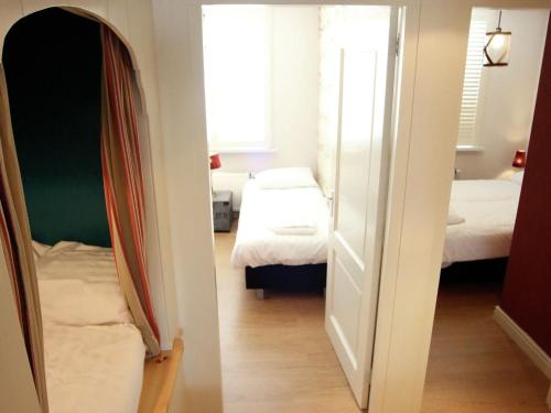 Listed 1777 building with whirlpool in historical Enkhuizen - image 10