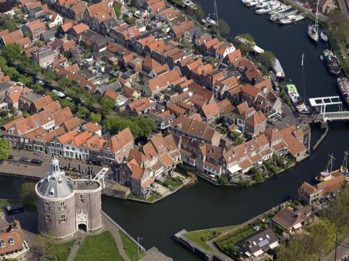 Listed 1777 building with whirlpool in historical Enkhuizen - main image
