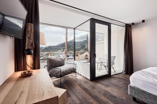 291289136 Haller Suites & Restaurant