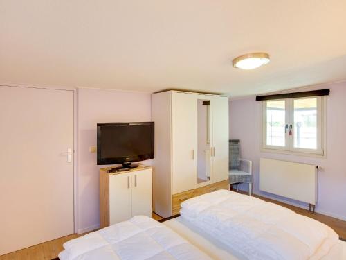 Majestic Bungalow in Meerlo with Garden - image 2