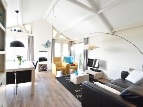 Beautiful Holiday Home in Kattendijke near Lake - image 5