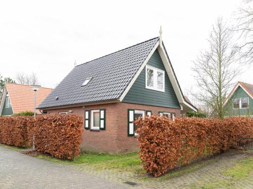  Nice holiday home in Zonnemaire for 6 people ideal for the dog or children in Zonnemaire