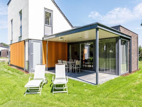  Modern Villa with wellness in Limburg, Ferienwohnung in Roggel