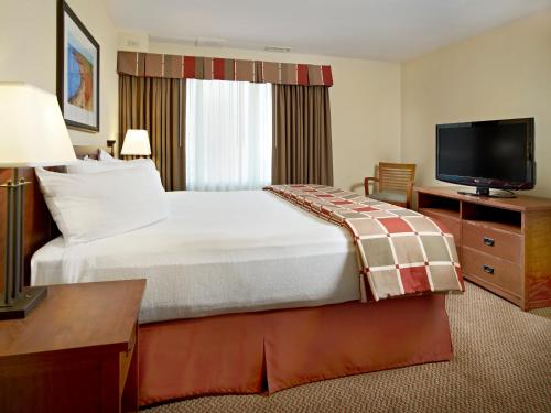 Charlottetown Inn & Conference Centre Located in Charlottetown City Center, Charlottetown Inn & Conference Centre is a perfect starting point from which to explore Charlottetown (PE). The property has everything you need for a comfortable