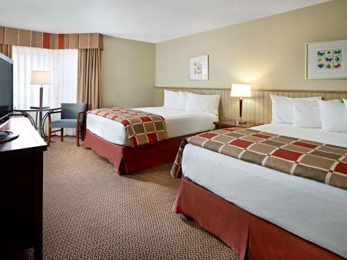 Guestroom, Charlottetown Inn & Conference Centre in Charlottetown City Center