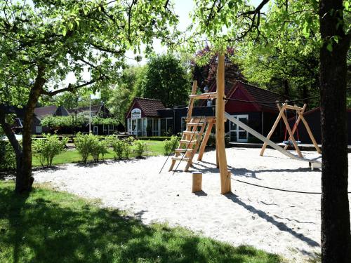 Cozy holiday home with a bubble bath near Zwolle - image 7