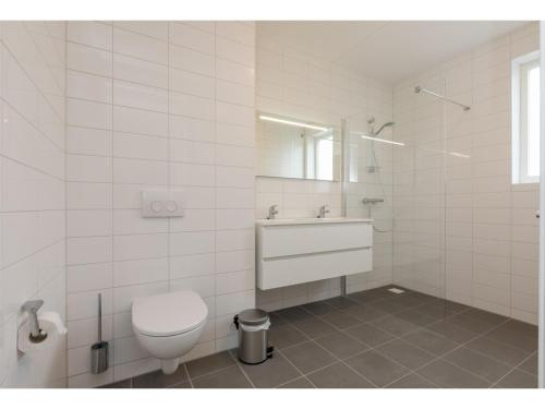 Luxury 3-person apartment within walking distance of the beach in Zoutelande - image 3