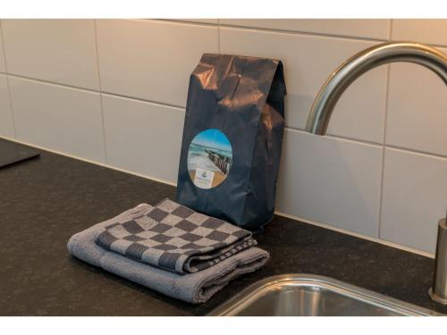 Luxury 3-person apartment within walking distance of the beach in Zoutelande - image 11