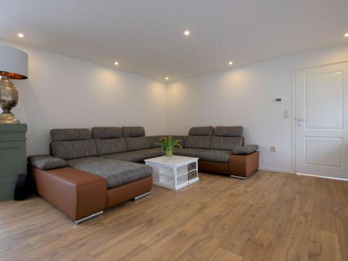  Beautiful houseboat with terrace jacuzzi in Den Haag