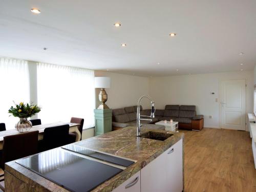  Beautiful houseboat with terrace jacuzzi in Den Haag