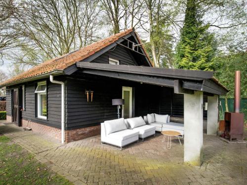 balkon/terras, Holiday Home in Leende with Hot Tub  Garden in Leenderstrijp