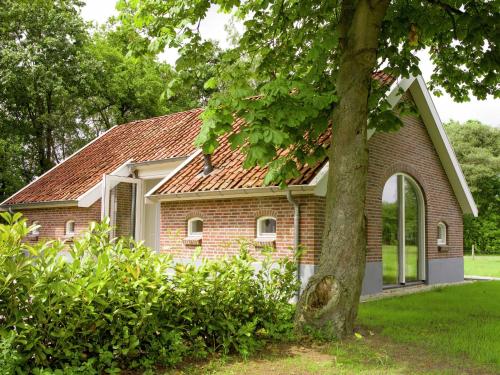  Lovely Design Countryside Holiday Home with Terrace Garden BBQ, Unterkunft in Haaksbergen