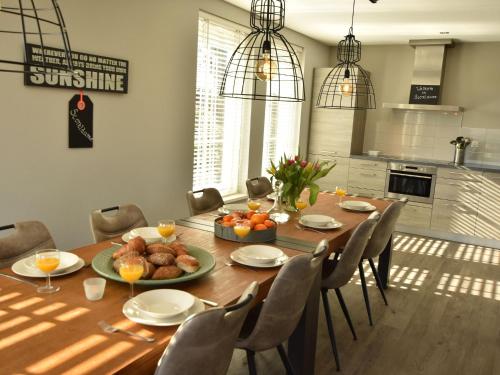 Instalaciones, Modern holiday home near Schoorl and beach in Schagen