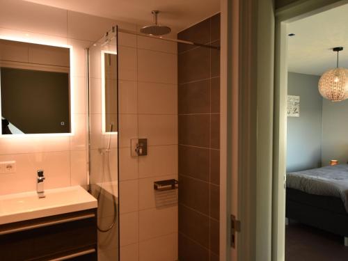 Bathroom, Luxurious and modern house with large garden privacy and Wi Fi near Schoorl and the beach in Schagen