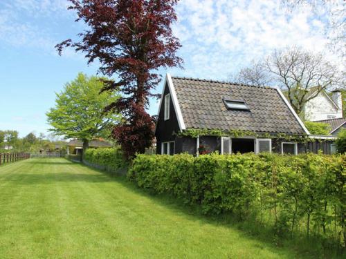 Vista exterior, Holiday home for two people at a peaceful central location in Heiloo near Egmond in Heiloo