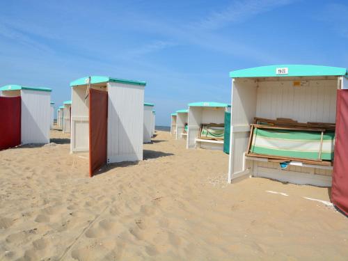 Cozy Apartment in Katwijk with Balcony - image 8