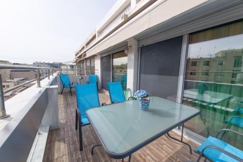 Rooftop apartment in the center of Athens