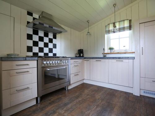 Beautiful villa with garden near the Wadden Sea - image 5