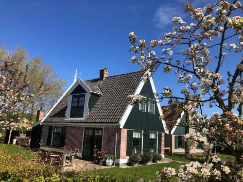 Villa in Wieringer Style with Hot Tub