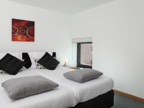 Elegant Holiday Home in Epen with Fenced Garden - image 6